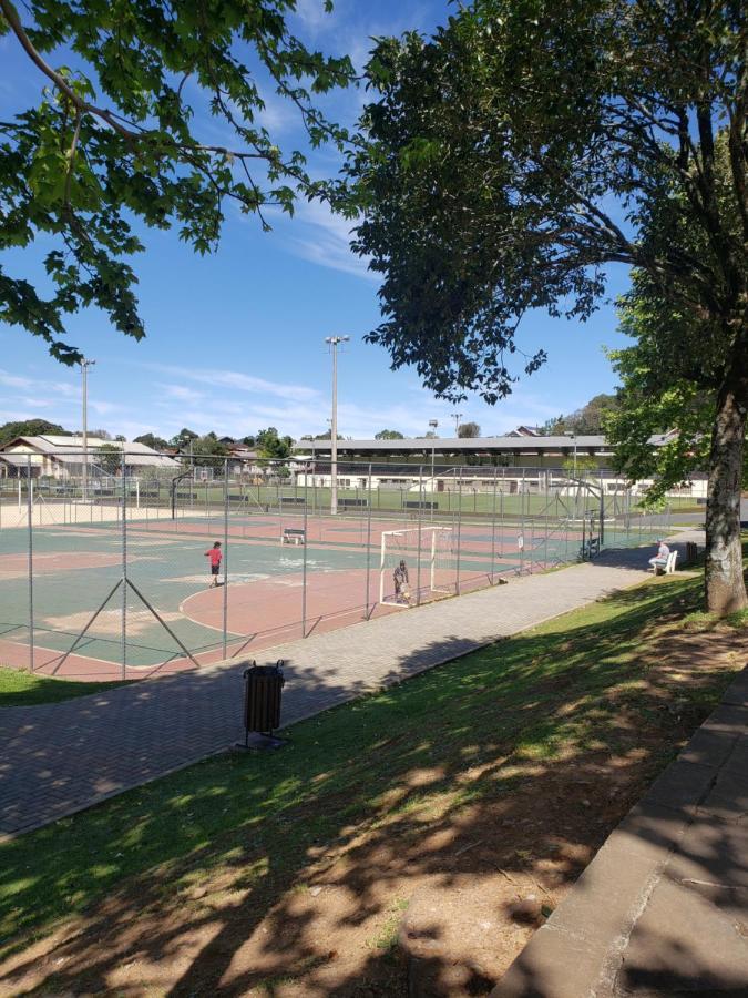 Lugar encantador com pátio, próximo ao pórtico de Gramado Esterno foto