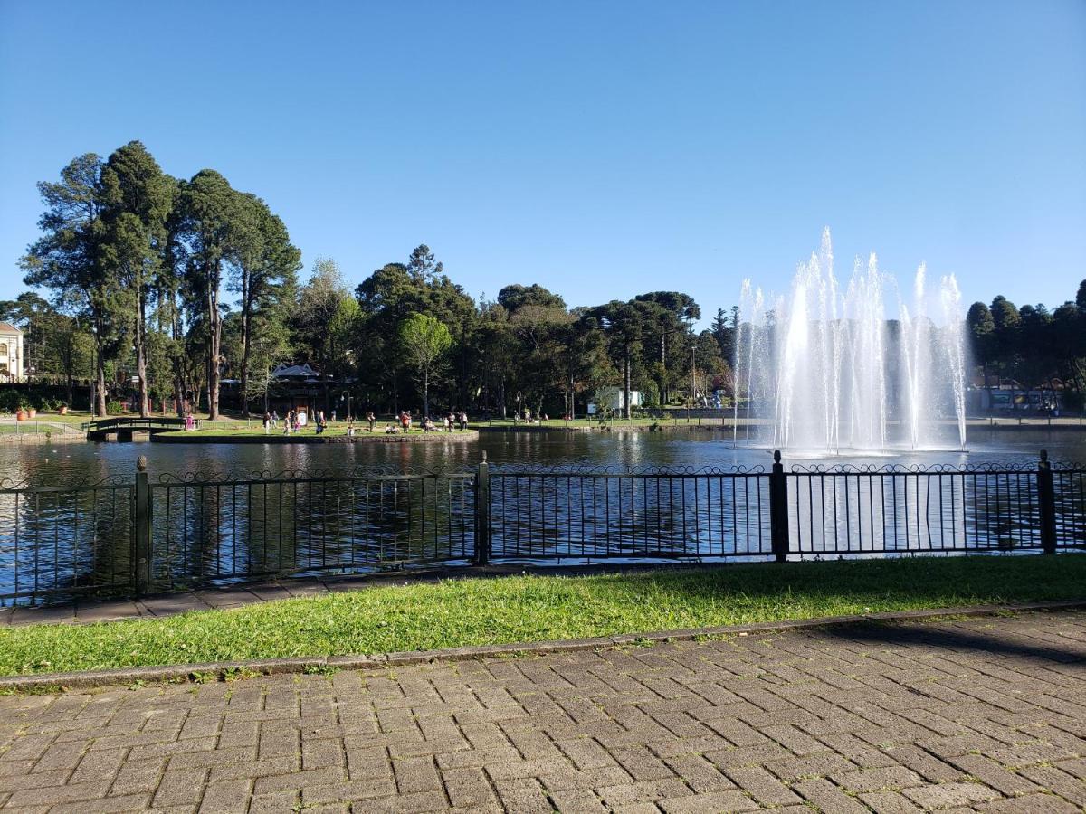 Lugar encantador com pátio, próximo ao pórtico de Gramado Esterno foto